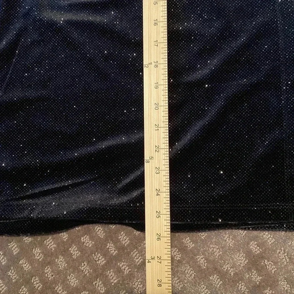 🎉 Ready for New Year’s? Here’s one for you! 🎉
BIN #5 - Picture 6 of 7